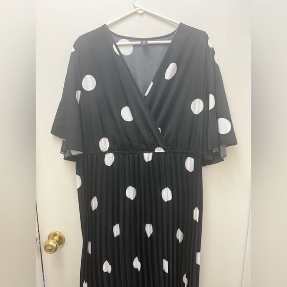 SHEIN Dresses & Skirts - SHEIN Black and White Polka Dot Midi Dress